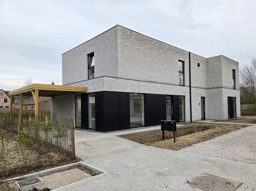 ***Laatste beschikbare woning***&lt;br /&gt;
&lt;br /&gt;
Het nieuwbouwproject in Jabbeke biedt woningen met een moderne architectuur die een perfect evenwicht br