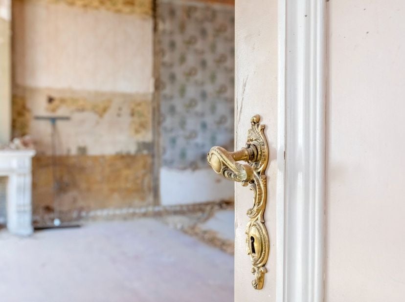 Deze ruwbouw is nog niet stofvrij maar wél klaar om opgebouwd te worden! En dat is een geweldige kans, want deze woning heeft alles in zich om een par