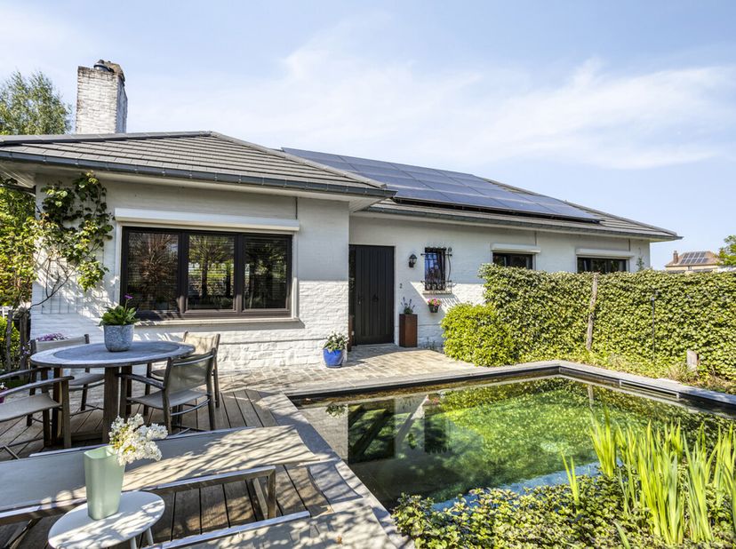 Volledig gerenoveerde villa nabij het centrum van Hoeilaart. Op wandelafstand van scholen, winkels en andere voorzieningen.&lt;br /&gt;
Deze woning, gerenov
