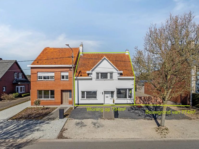 Deze charmante instapklare woning met 3 slaapkamers is rustig gelegen in Mol - Ezaart, op een perceel van 794 m². Het centrum is vlot bereikbaar per f