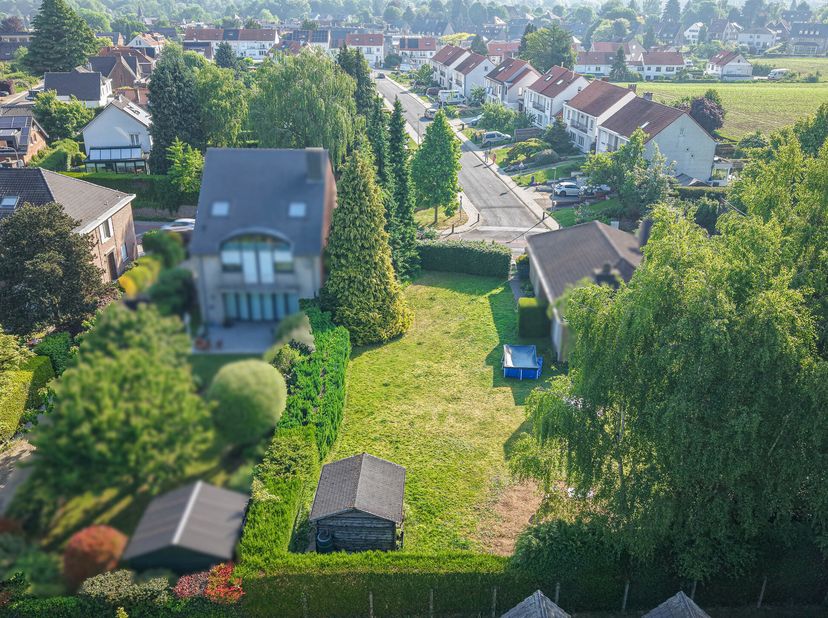 Maxime Real Estate vous propose un terrain a batir pour une maison 3 façades.&lt;br /&gt;
Excellente localisation dans un quartier résidentiel à proximité d