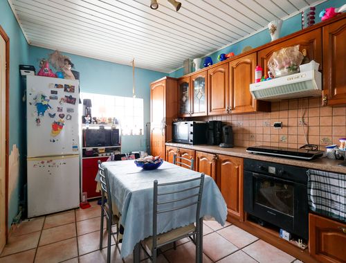                                         Gemengd gebruik te koop in Monceau-sur-Sambre, € 129.999
