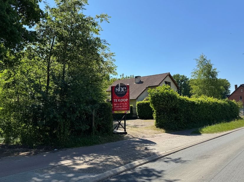 Ruimtelijke, charmante woning op een mooi perceel van 11a15ca, uitstekend gelegen aansluitend op het natuurreservaat ‘Terhaagdoornheide’ en vlakbij re