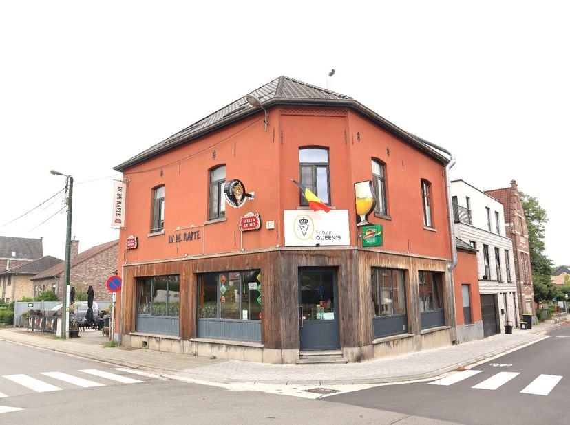 VANAFPRIJS euro 495.000 :&lt;br /&gt;
Dit perfect gelegen handelspand in het centrum van Sint-Joris-Weert (Oud-Heverlee) beschikt over een zeer goed draaien