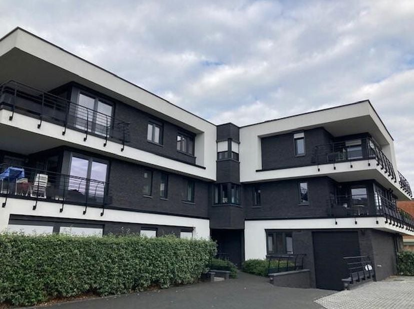 Appartement à louer
                    à 2400 Mol