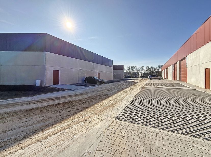 Entrepôt d&#039;environ 170 m² à louer à Izegem dans le cadre du nouveau projet de construction Stuyf avec place de parking privée. &lt;br /&gt;
L&#039;entrepôt est s