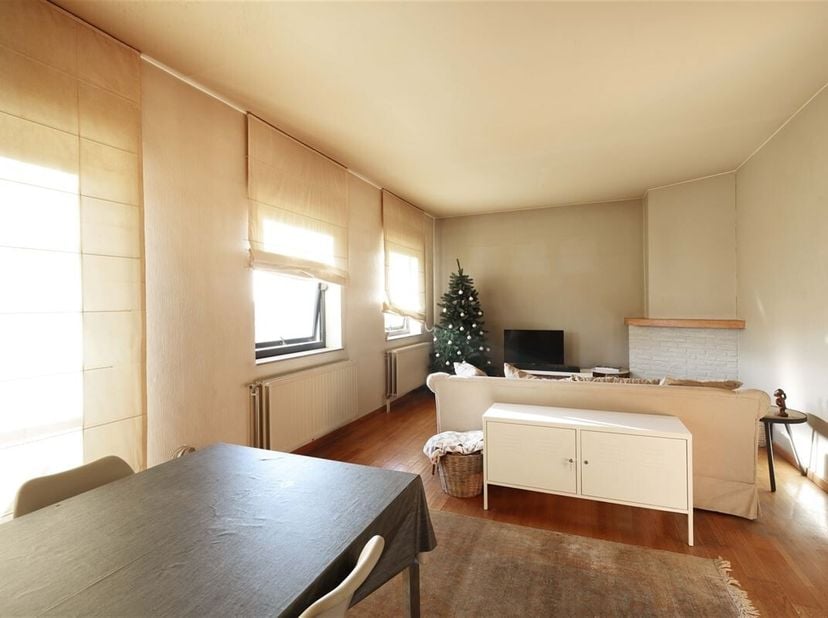 Appartement met 2 slaapkamers én ondergrondse autostaanplaats op toplocatie&lt;br /&gt;
Omgeving:&lt;br /&gt;
+ Gelegen aan het gekende Leopoldplein, binnen de kl