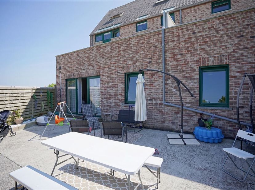 REF 6463- Rue du Cheval Blanc 1 / 0.5 à Quiévrain (7380)&lt;br /&gt;
Venez découvrir ce rez-de-chaussée dans le centre de Quiévrain idéalement situé près de