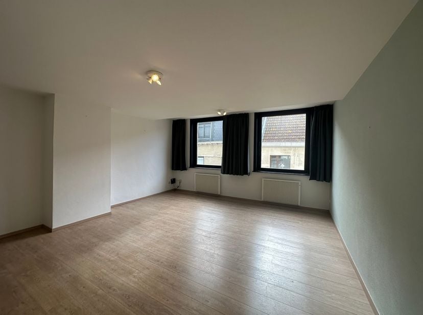 Te huur: Ruim appartement met drie slaapkamers in het centrum van Oostende&lt;br /&gt;
Dit charmante appartement, gelegen in het bruisende centrum van Ooste