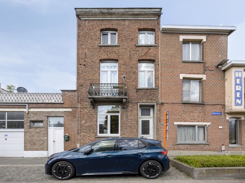 Een uitstekende ligging, een mooie woonoppervlakte en een gezellig stadstuintje, dat is wat je mag verwachten van deze woning aan de Keldermansvest. D