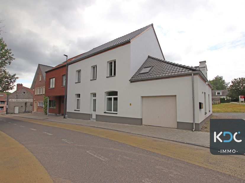 Immeuble de rapport composé de 2 appartements. Année de construction : 1951, rénovation en 2024, superficie du terrain : 5ares 74ca.&lt;br /&gt;
Appartement