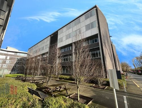                                         Espace de bureaux à louer à Merelbeke, € 2.558
