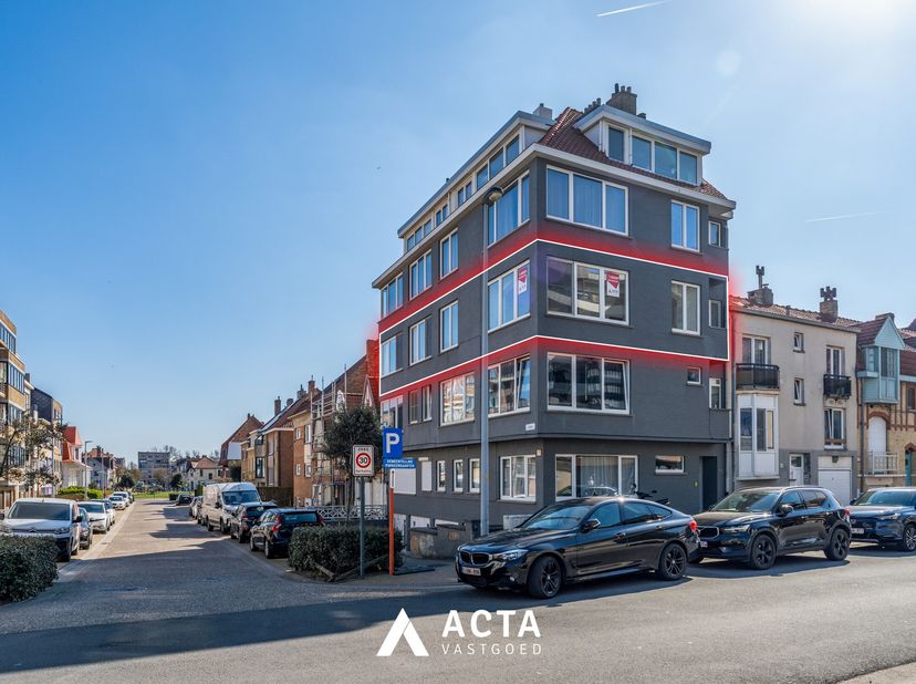 Instapklaar appartement op de tweede verdieping in Mariakerke&lt;br /&gt;
Dit appartement is als volgt ingedeeld:&lt;br /&gt;
Ruime inkomhal met afzonderlijk toil