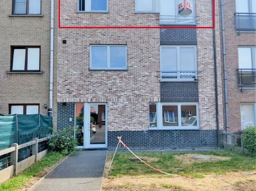 Immo Groot Leeuw biedt u dit duplex appartement aan, gelegen in een kleinschalig gebouw met slechts vier appartementen. Dit lichtrijke appartement bes