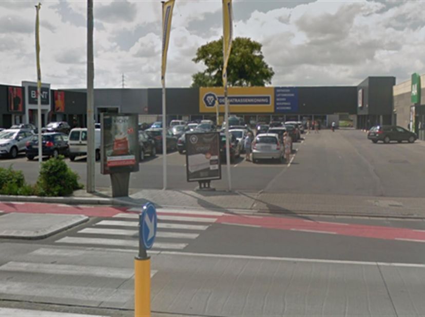 Il s&#039;agit d&#039;un espace commercial d&#039;environ 438 m² situé dans le Retailpark &#039;De Mammoet II&#039;, où se trouvent notamment C&amp;A, AVA, Bent Shoes, Kreatos et