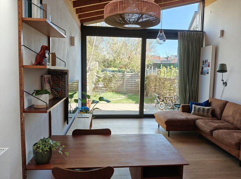 Karaktervolle gerenoveerde rijwoning te Gentbrugge. &lt;br /&gt;
EPC B.&lt;br /&gt;
&lt;br /&gt;
*** Deze instapklare rijwoning ligt in een rustig straatje, op slechts