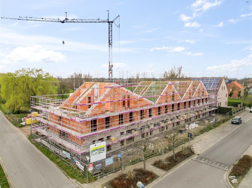 Koop volledig onder 6% btw en spaar €40.000 uit!&lt;br /&gt;
Energiezuinige woningen in een groene omgeving te Vrasene.&lt;br /&gt;
Het project bestaat uit 8 woni