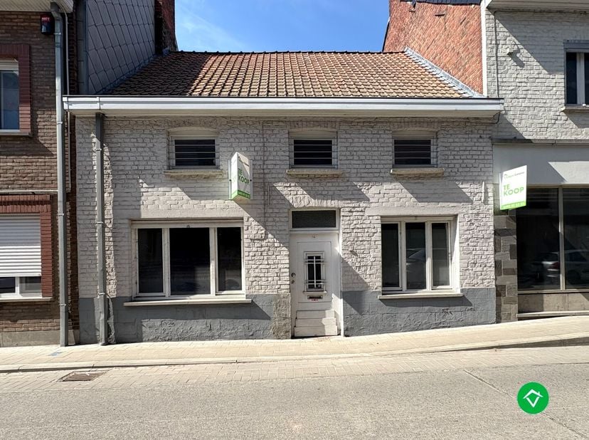 Bent u op zoek naar een charmante woning op een topligging? Dan is deze woning in hartje van Koekelare zeker iets voor u!&lt;br /&gt;
Gelegen op ruim percee
