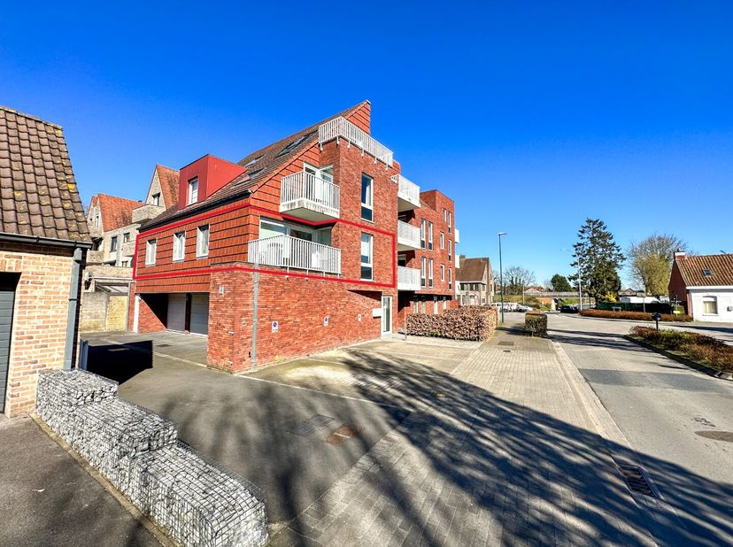 Lichtrijk en perfect instapklaar hoekappartement met 2 slaapkamers en leuk terras op wandelafstand van het centrum, een topper! Het appartement is gel
