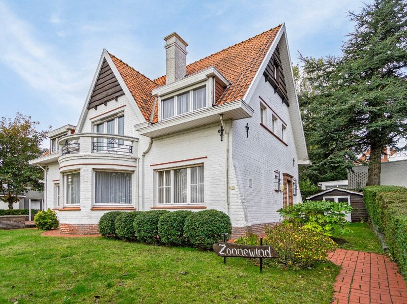 De Haan : charmante villa à vendre dans la Concession, à deux pas de la mer et des bois de dunes.Villa spacieuse à moderniser. La villa bénéficie dun