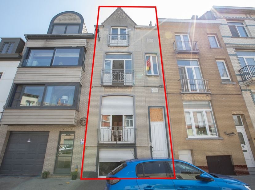 Ruime woning nabij de Grote Markt, met o.a. 4 slaapkamers en koer.&lt;br /&gt;
Vrij mits betaling van koopsom en kosten.&lt;br /&gt;
KI € 699.