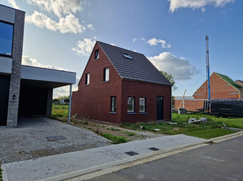 De foto is een voorbeeld van een afgewerkte woning.&lt;br /&gt;
U bepaalt zelf de stijl &amp; indeling van uw woning.&lt;br /&gt;
&lt;br /&gt;
Geniet van een rustige liggin