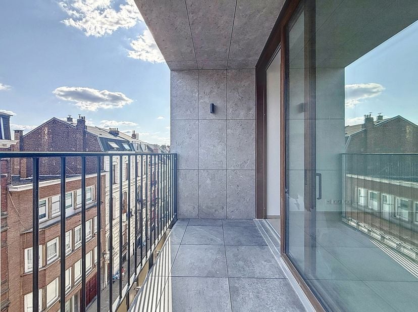 Quartier Place Stéphanie : à deux pas de l&#039;Avenue Louise, appartement neuf de 126 m² est situé au 4 étage et disponible en première occupation. Il se