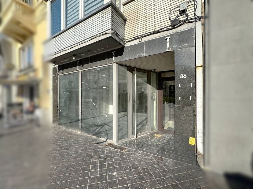 Te huur: Handelspand met uitstekende commerciële mogelijkheden te Oostende&lt;br /&gt;
Bent u op zoek naar een commerciële toplocatie met een hoge visibilit