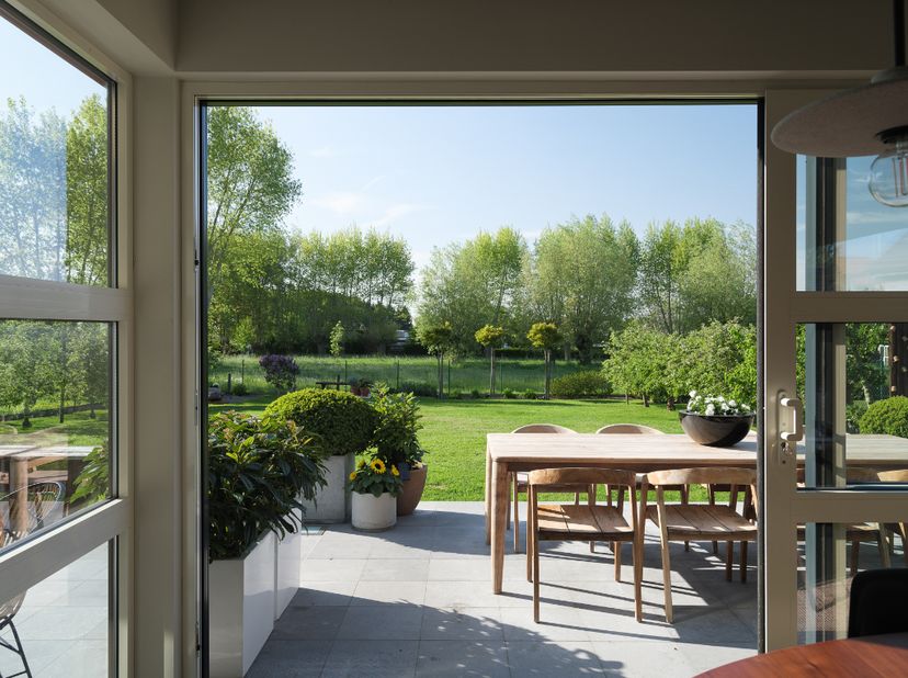 Villa met 4 slaapkamers, zonnige tuin met terras en dubbele inpandige garage in Kruisem.&lt;br /&gt;
&lt;br /&gt;
Voor meer informatie, mail naar info@carloeggerm