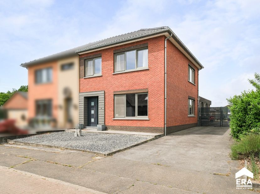 Instapklare gezinswoning op royaal perceel van 13a 51ca met een bew. opp. van 180 m².Voor meer informatie ga naar https://www.era.be/nl/te-koop/houtha