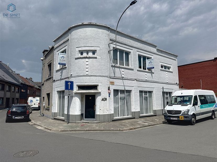 À VENDRE À ALOST  IMMEUBLE DE RAPPORT À RENOVER AVEC BEAUCOUP DE POTENTIEL&lt;br /&gt;
Vous cherchez un immeuble de rapport intéressant au coeur dAlost ? Ce