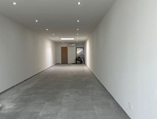                                         Bureaux à louer à Dendermonde, € 750
