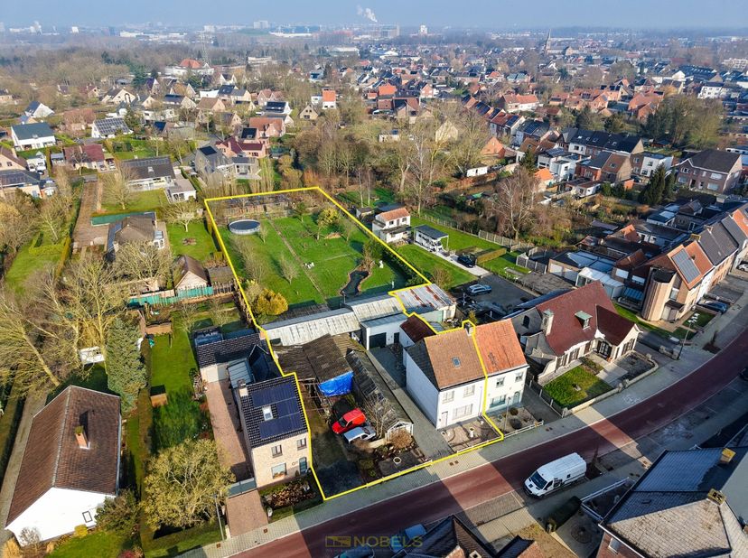 Vlieg mee over dit perceel: https://www.youtube.com/watch?v=SL5P8DzTH4Y&lt;br /&gt;
&lt;br /&gt;
Gunstig gelegen projectgrond (3.051m²) in woongebied opent tal va