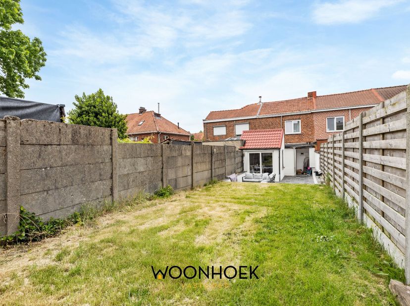 Ben je op zoek naar een gerenoveerde 3-slpk woning in een rustige woonwijk? Lees dan snel verder.&lt;br /&gt;
De uitstekende ligging op wandelafstand van wi
