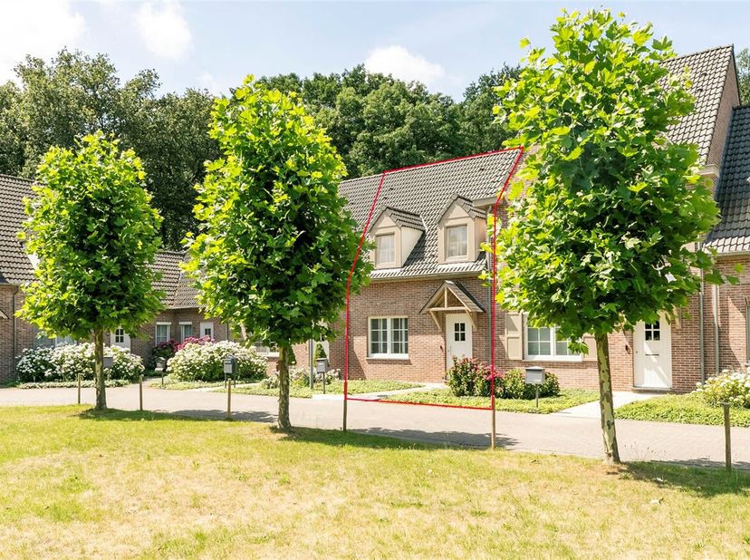 Instapklare, energiezuinige woning met 4 slpk.&lt;br /&gt;
Ligging: De woning is gelegen in een kindvriendelijke wijk met alle faciliteiten in de directe om