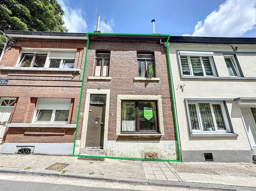 Située dans une rue à sens unique, à deux pas de toutes les commodités, habitation mitoyenne à rénover. D&#039;une superficie habitable de 65 m², elle est