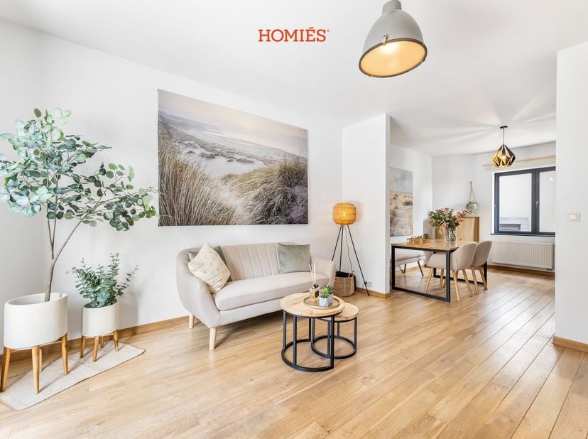 Op een boopgscheut van het bruisende centrum van Leuven en alle voorzieningen, treffen we dit riant 4 slaapkamer appartement van maar liefst 126m2 met
