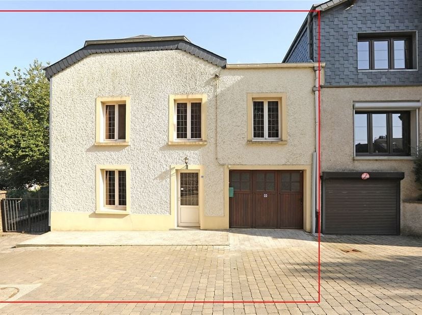 Bonne maison 3 façades en pierre de pays sur un terrain de 249 m², située dans le village de Corbion, commune de Bouillon-sur-Semois.&lt;br /&gt;
Le rez-de-