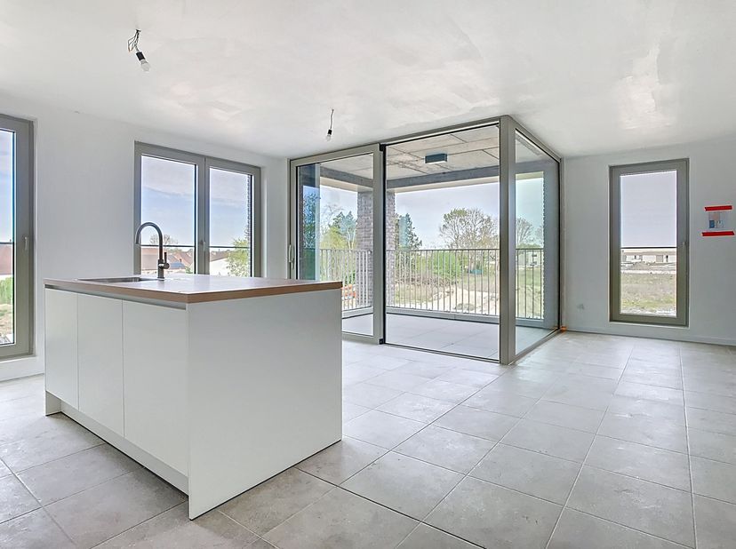 Le moyen le plus rapide pour visiter cet appartement? Demandez votre visite via le bouton rouge de notre site Web (www.dewaele.com) et vous serez cont
