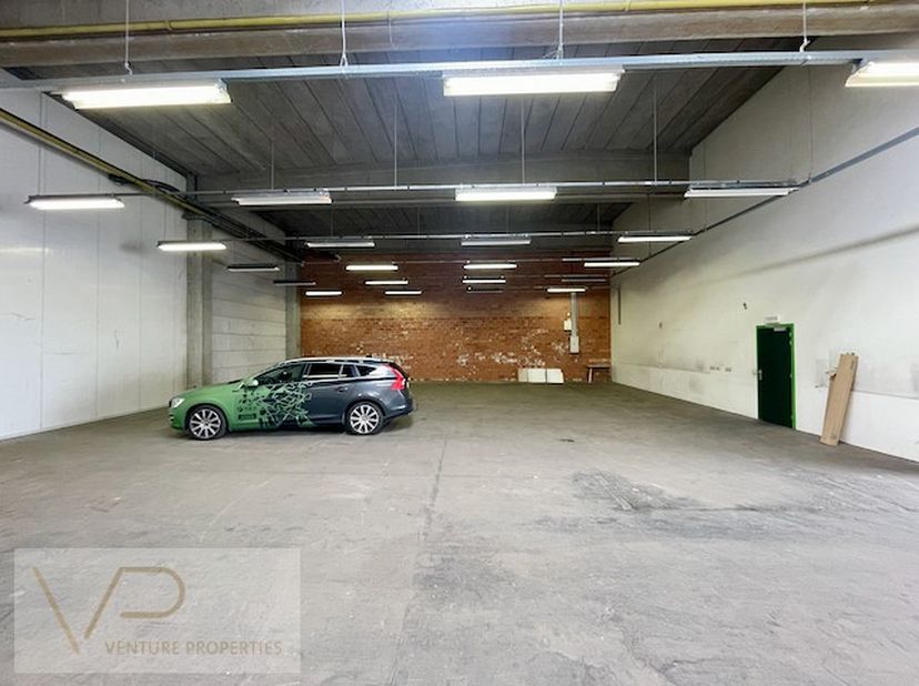 Cet espace commercial est stratégiquement situé dans un parc d&#039;activités le long de diverses routes d&#039;accès à l&#039;est d&#039;Anvers.&lt;br /&gt;
&lt;br /&gt;
La disposit