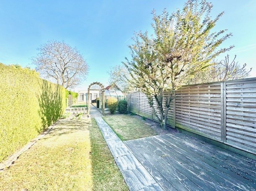 Zeer ruime en goed onderhouden woning met veel potentieel o.a. dankzij voormalige handelsruimte vooraan; 212 m² bewoonbare/ bruikbare vloeroppervlakte