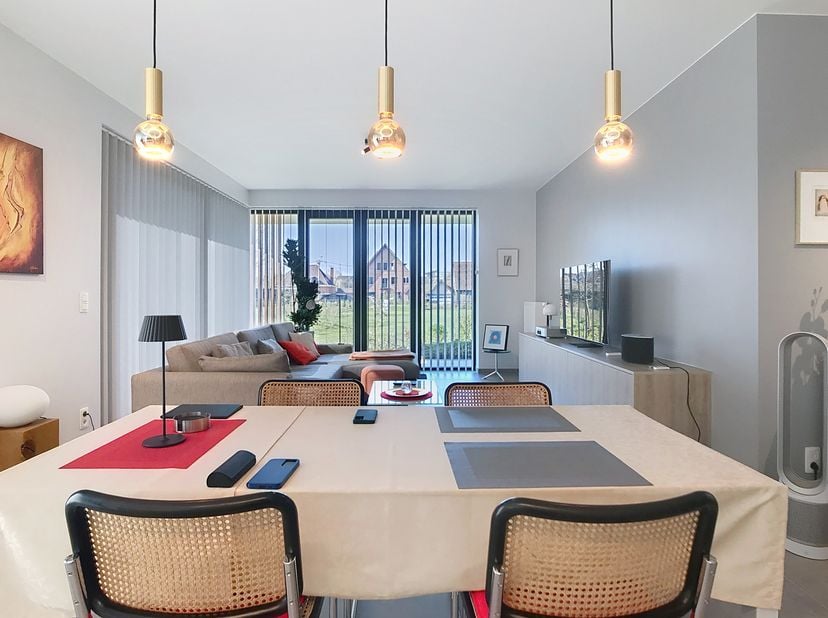 Le moyen le plus rapide pour visiter cet appartement? Demandez votre visite via le bouton rouge de notre site Web (www.dewaele.com) et vous serez cont