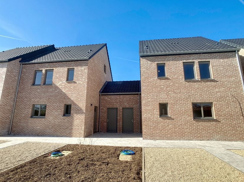 À louer à Jodoigne, juste à côté de Hoegaarden, cette maison spacieuse et bien équipée est parfaite pour ceux qui recherchent le confort et une situat