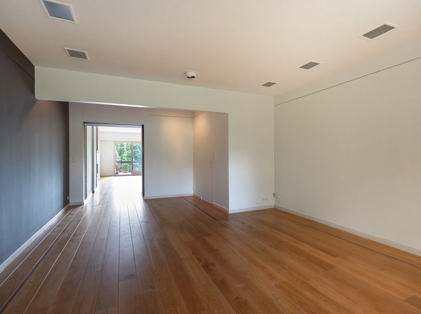 Idéalement situé, à deux pas du Bois de La Cambre, lumineux appartements trois chambres de ± 162 m² et ± 45 m² de terrasse avec vue verdoyante.&lt;br /&gt;