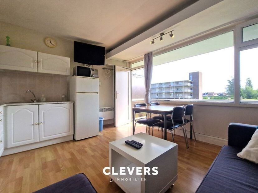 Gelegen in de groene en rustige omgeving van Park Atlantis in De Haan, vindt u dit lichtrijk vakantie appartement. Het appartement ligt op amper 800m