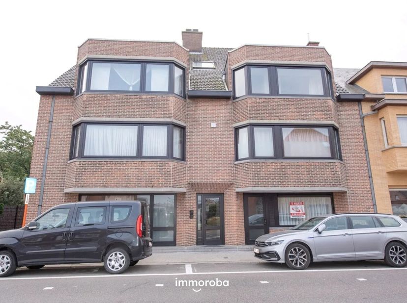 Dit appartement beschikt over een ruime woonkamer, aparte keuken, twee ruime slaapkamer, badkamer, apart toilet en ruime garagebox.&lt;br /&gt;
Beschikbaarh