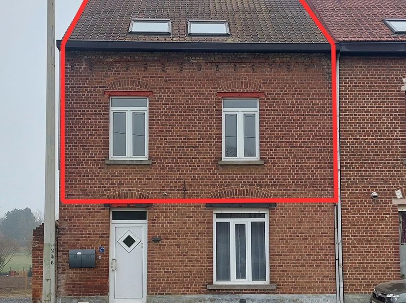 Dit ruime en goed onderhouden 3-slaapkamerappartement ligt in het mooie Sint-Joris-Winge. Gelegen op een uitstekende locatie, biedt dit appartement zo