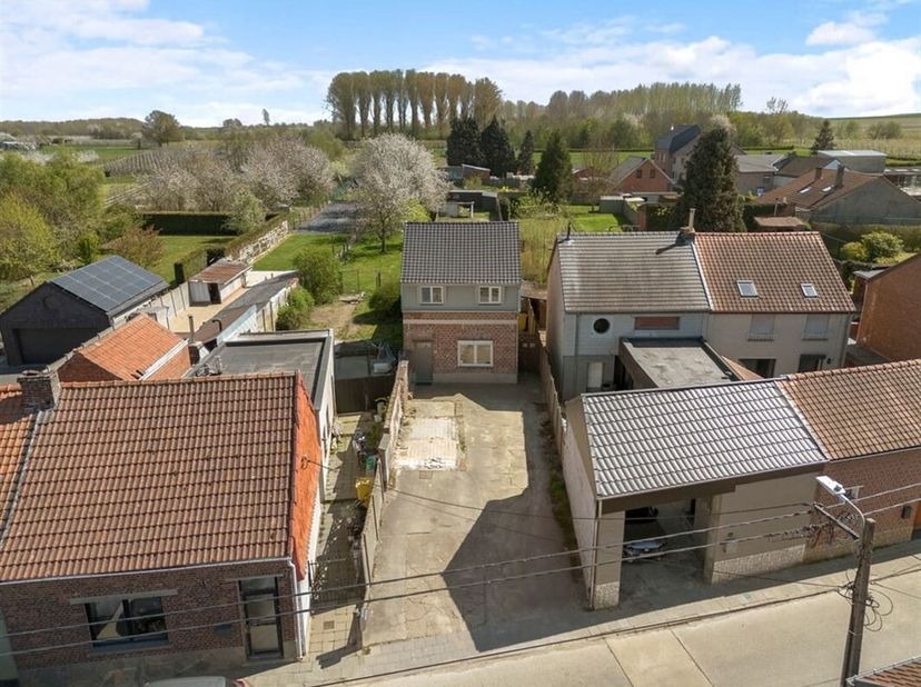 LEUKE GEZINSWONING MET RUIME TUIN IN HALLE-BOOIENHOVEN&lt;br /&gt;
We vinden deze knusse open bebouwing terug op de Kerkhofstraat ter hoogte van nummer 39 t