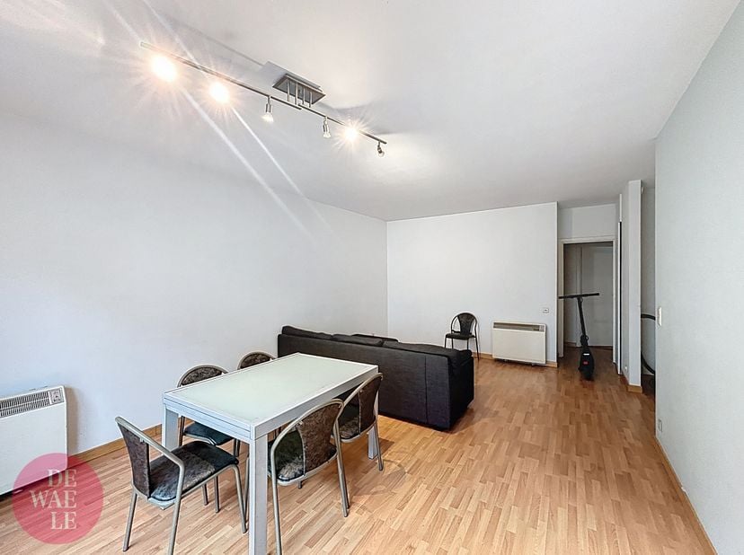 Ruim 2 slaapkamer appartement te huur in de Frontispiesstraat in Brussel.&lt;br /&gt;
Indeling:&lt;br /&gt;
- living met een uitgeruste keuken (koelkast, elektris