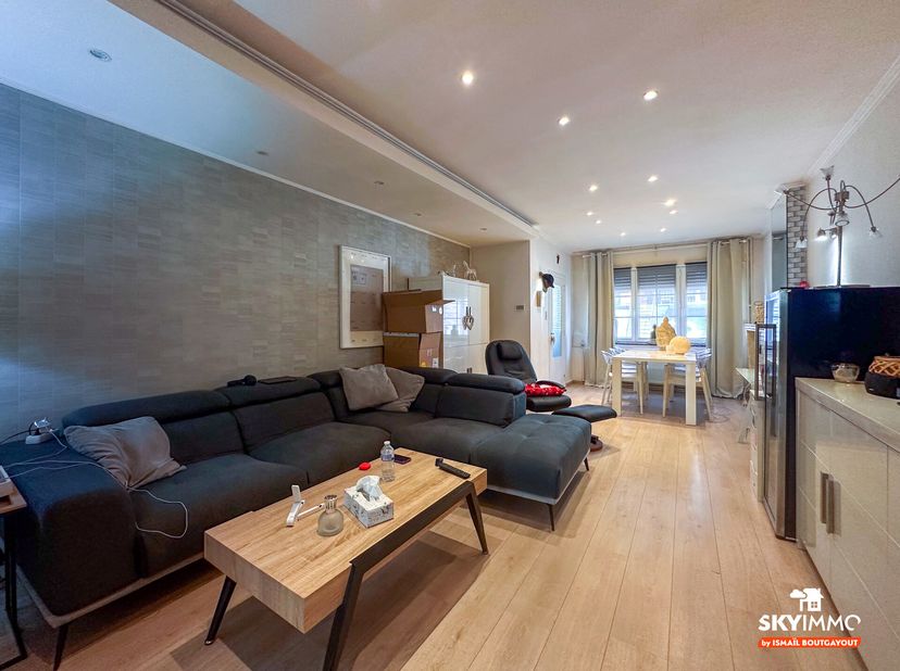 L&#039;agence SKYIMMO vous propose cette charmante maison situé à SAINT-NICOLAS, dune superficie habitable de 122 m2&lt;br /&gt;
Le bien se compose comme suit :&lt;